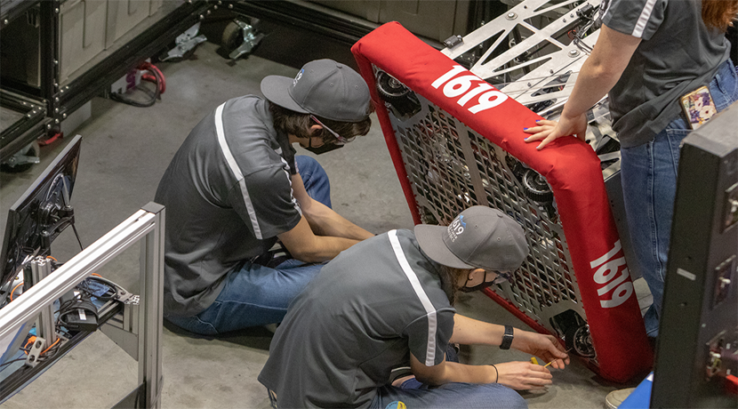 世界中の高校生を対象とする FIRST Robotics Competition (FRC) で Zynq SoC が未来のエンジニアをどのようにバックアップしているかをご覧ください。